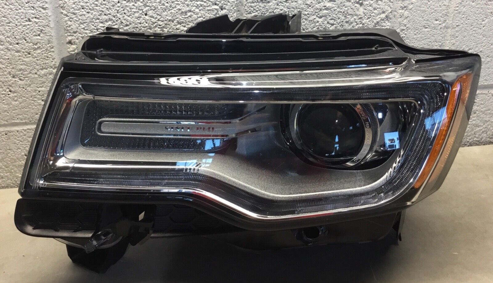 2017-2021 Jeep Grand Cherokee Xenon HID FOR PARTS✅✅NO RETURNS‼️OEM 68111001A