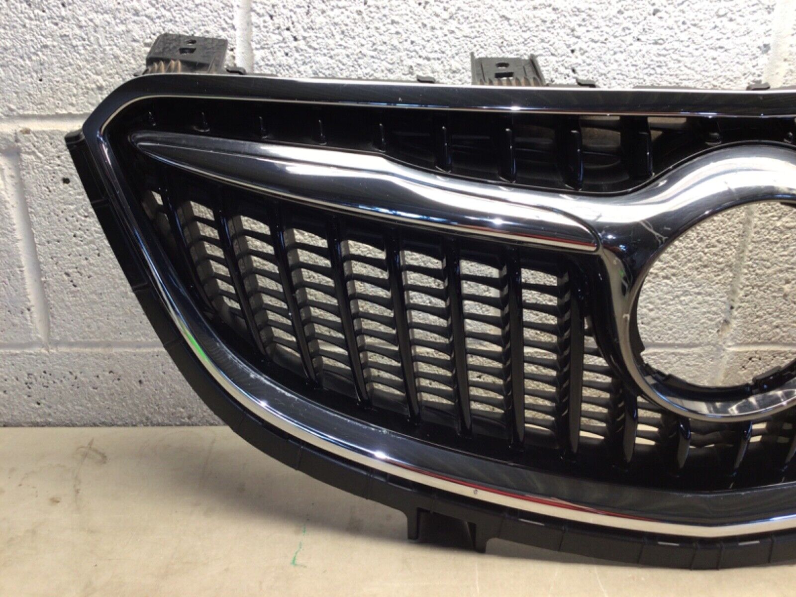 2017 18 19 2020 Buick Encore Front GRILLE CHROME ALL TABS INTACT OEM 42518433 ✅✅