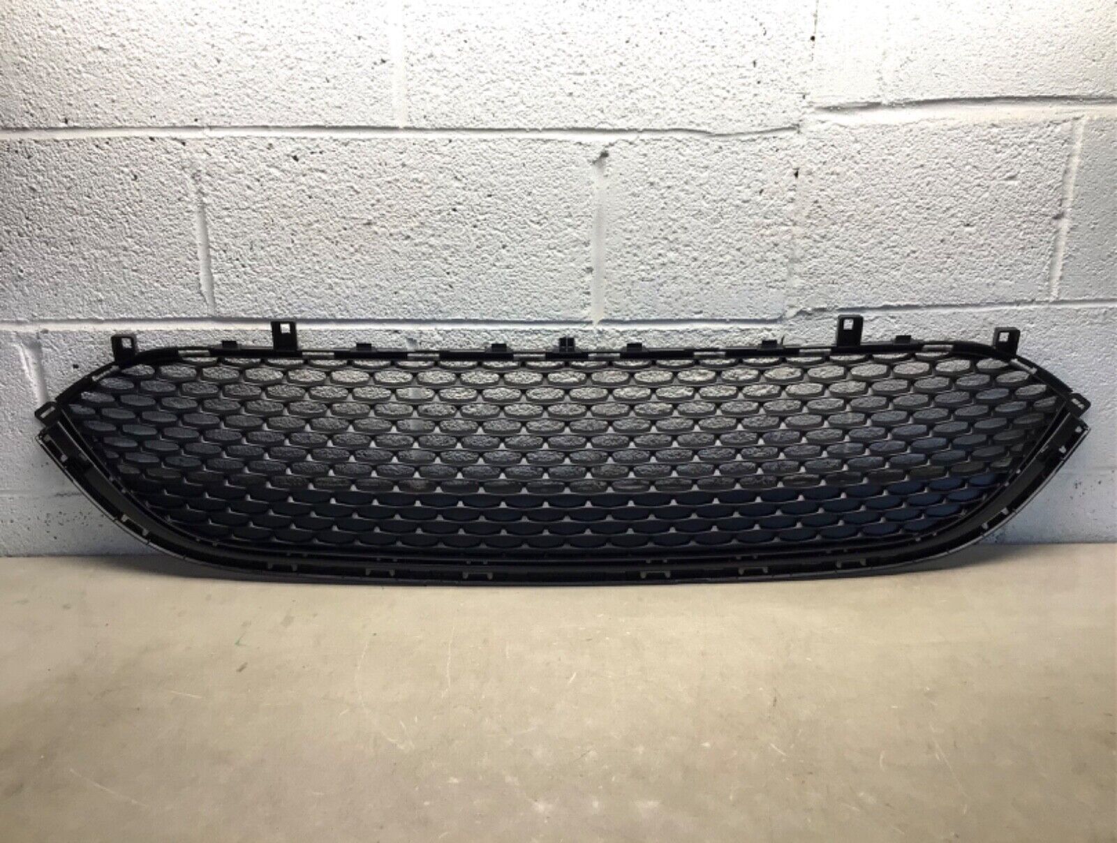 2017-2020 Chrysler Pacifica Lower GRILLE NEW OPEN BOX EXCELLENT OEM 68243498AA✅✅