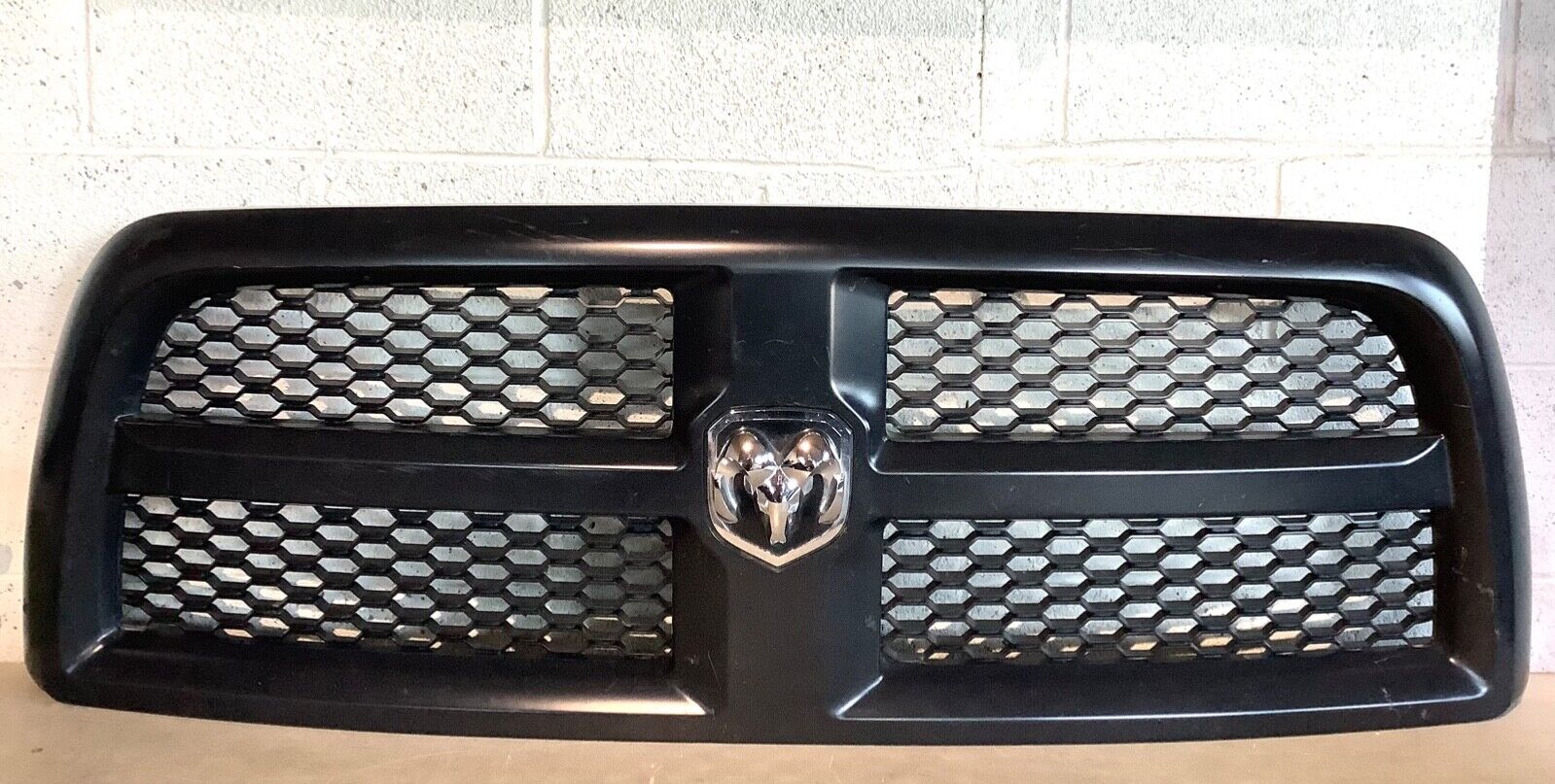 2013-2018 Dodge Ram 1500 Front Grille Black W/Logo TABS OK📣ORIGINAL 13DJH-C1010