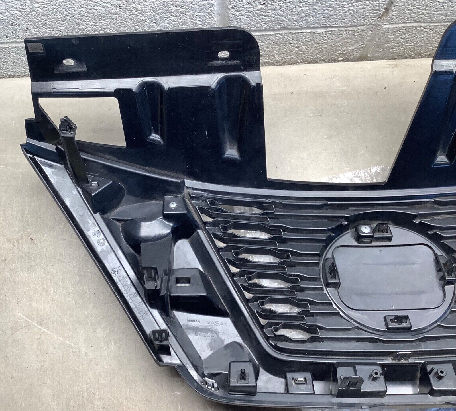 2017-2020 Nissan Rogue Front Upper Grille W/Logo VERY NICE‼️OEM 62310 F7W0A