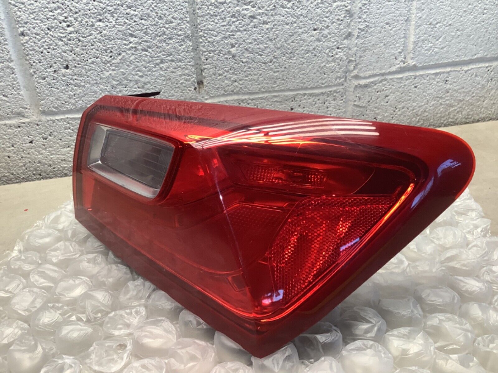 2016-2019 Chevrolet Malibu Passenger Tail Light W/O LED COMPLETE✅OEM 23323249