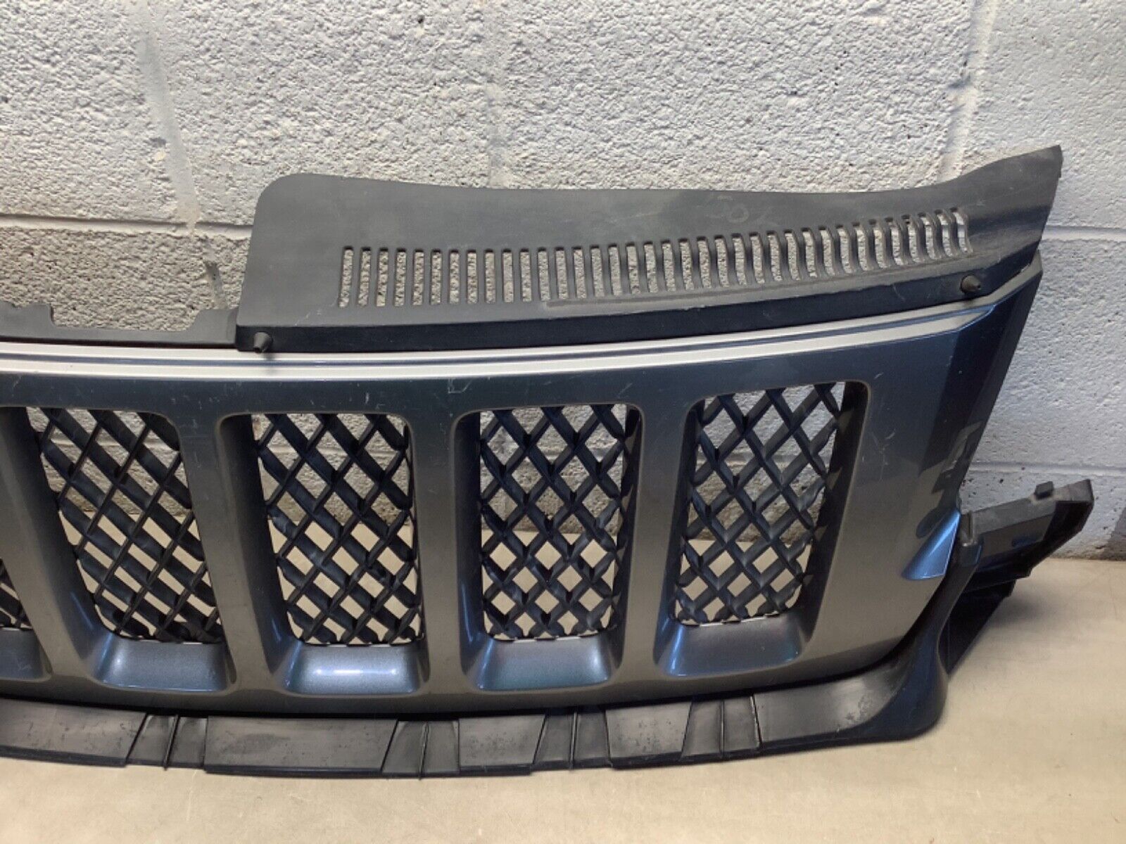 2011 2012 2013 Jeep Grand Cherokee Grille CHEAPEST ON EBAY📣GENUINE 57010708