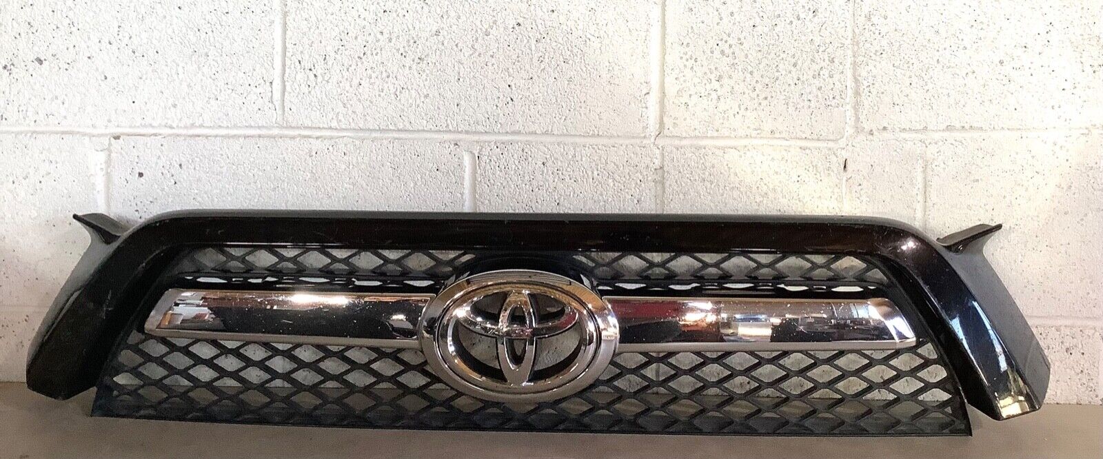 2010-2013 Toyota 4Runner Grille Black W/Logo TABS INTACT📣GENUINE 53121-35080
