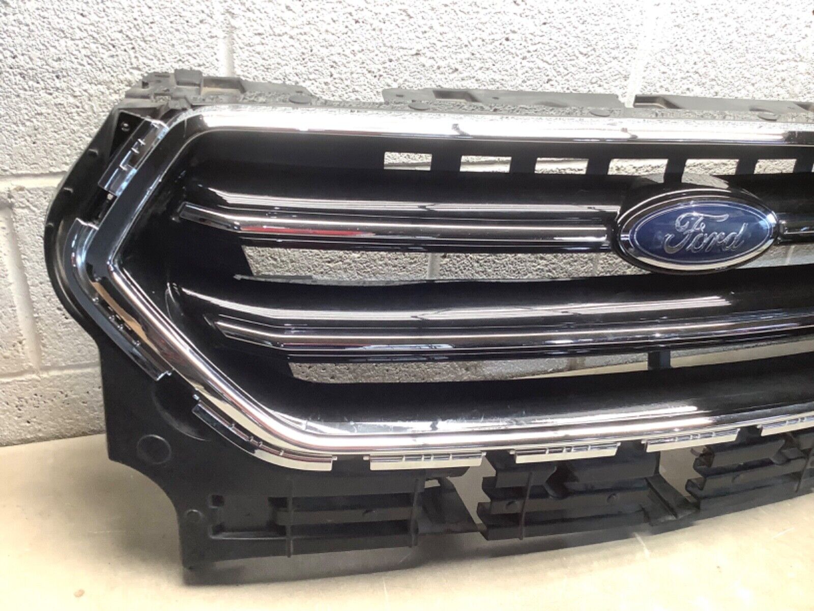 2017-2019 Ford Escape Grille W/Chrome W/Logo CHEAPEST 👍OEM HJ54-8A164-AJW