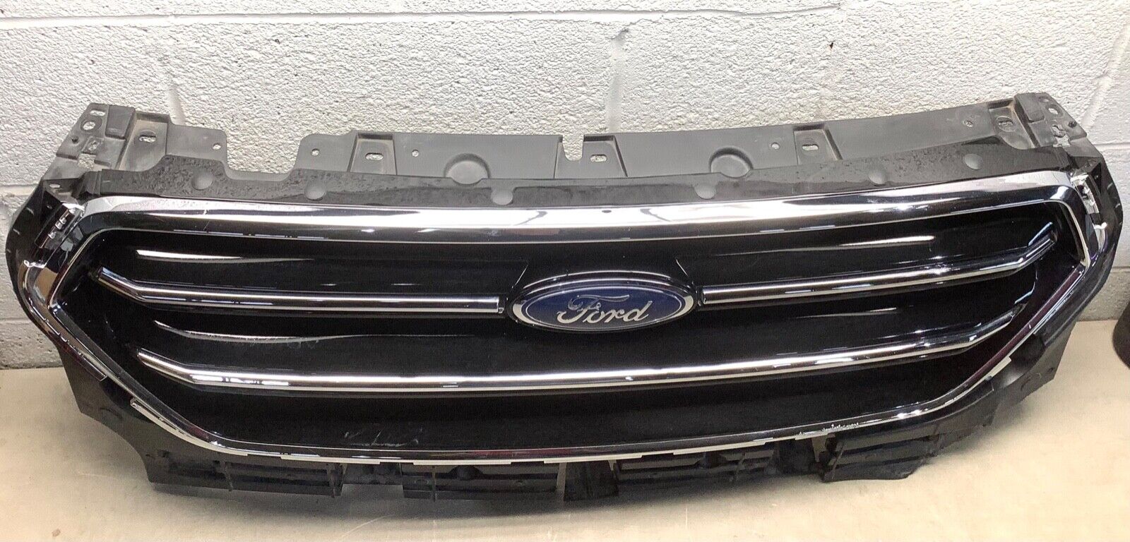 2017-2019 Ford Escape Grille W/Chrome W/Logo CHEAPEST 👍OEM HJ54-8A164-AJW