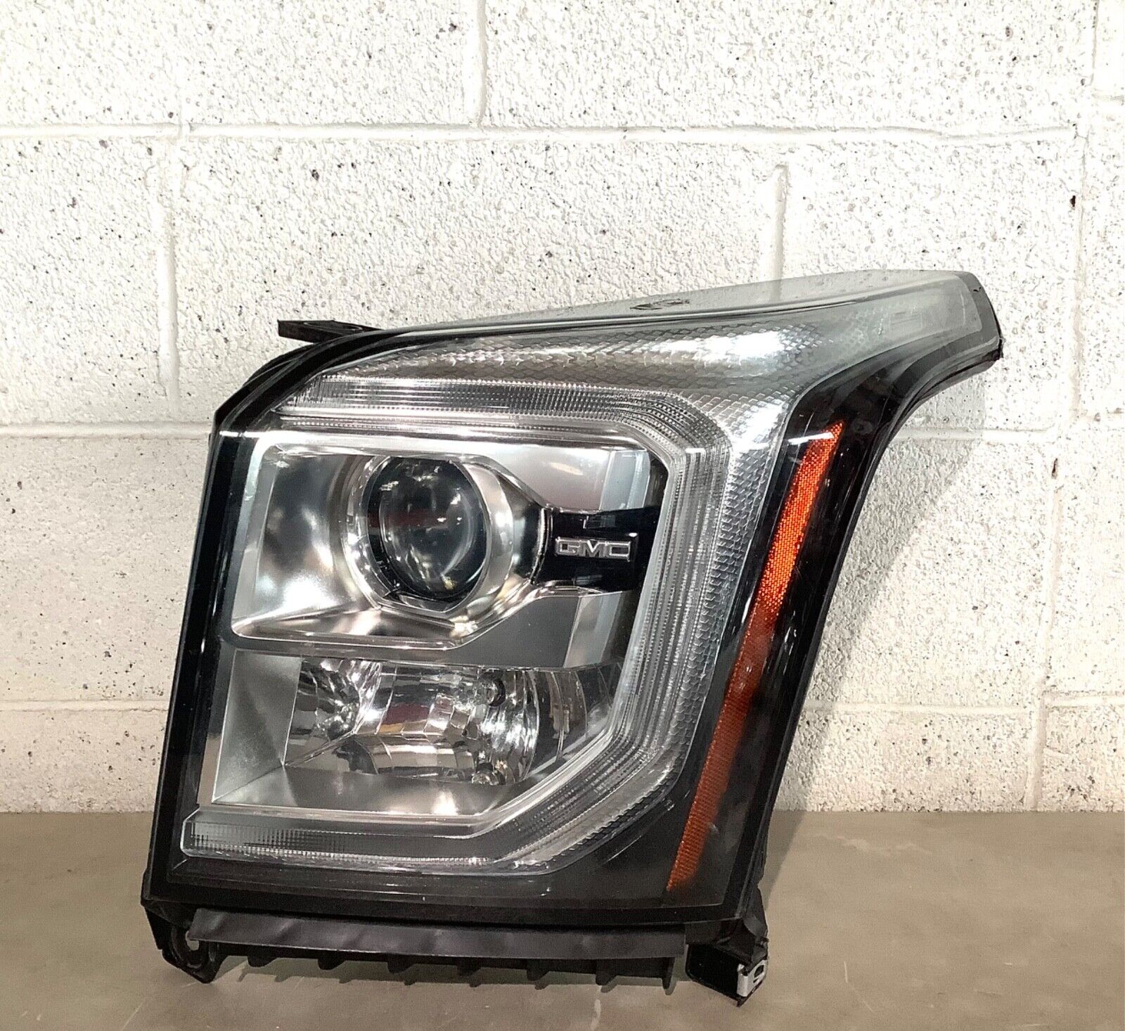 2015-2020 GMC Yukon XL Driver Headlight Halogen W/LED TABS OK‼️GENUINE 84564093