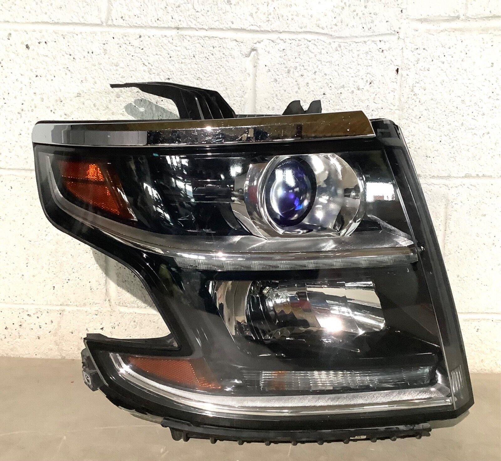 2015-2019 Chevrolet Tahoe Suburban Passenger Headlight Halogen W/LED GET IT📣OEM