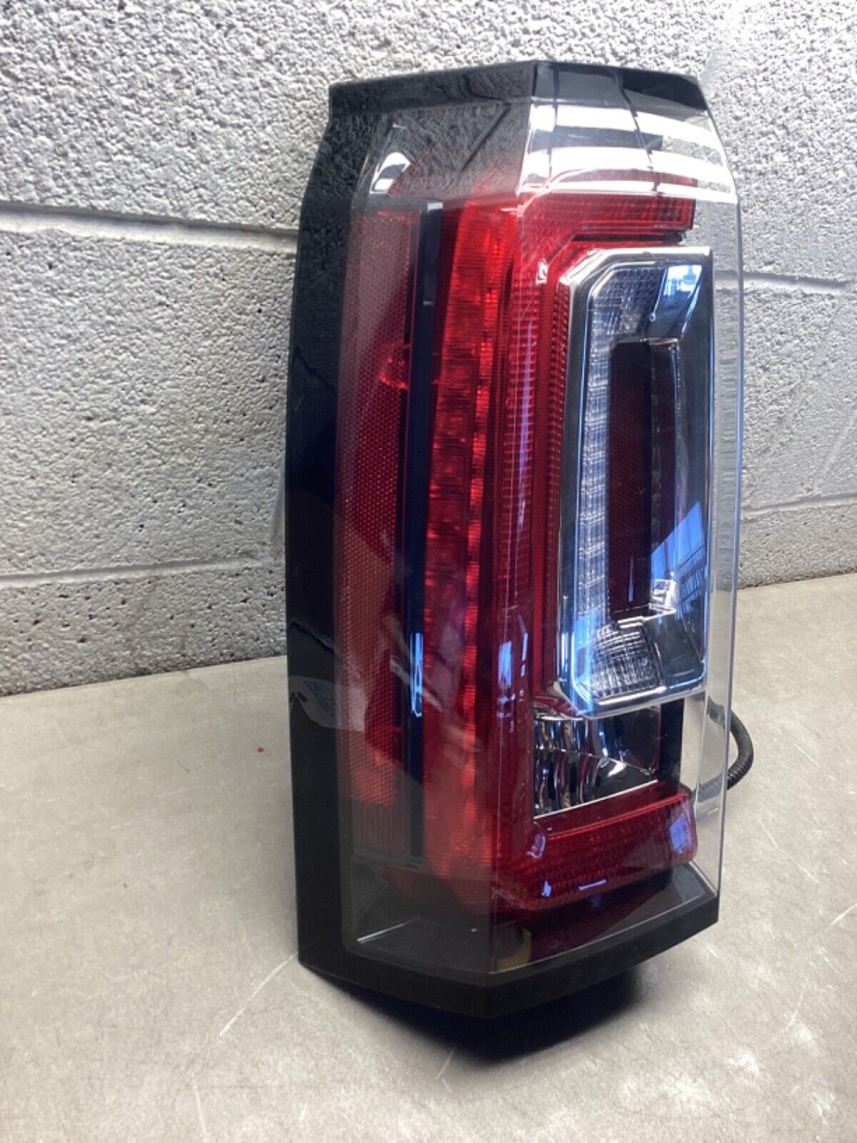 2015 2020 GMC Yukon XL Driver LED Tail Light NICE COMPLETE ❇️ORIGINAL 84536242
